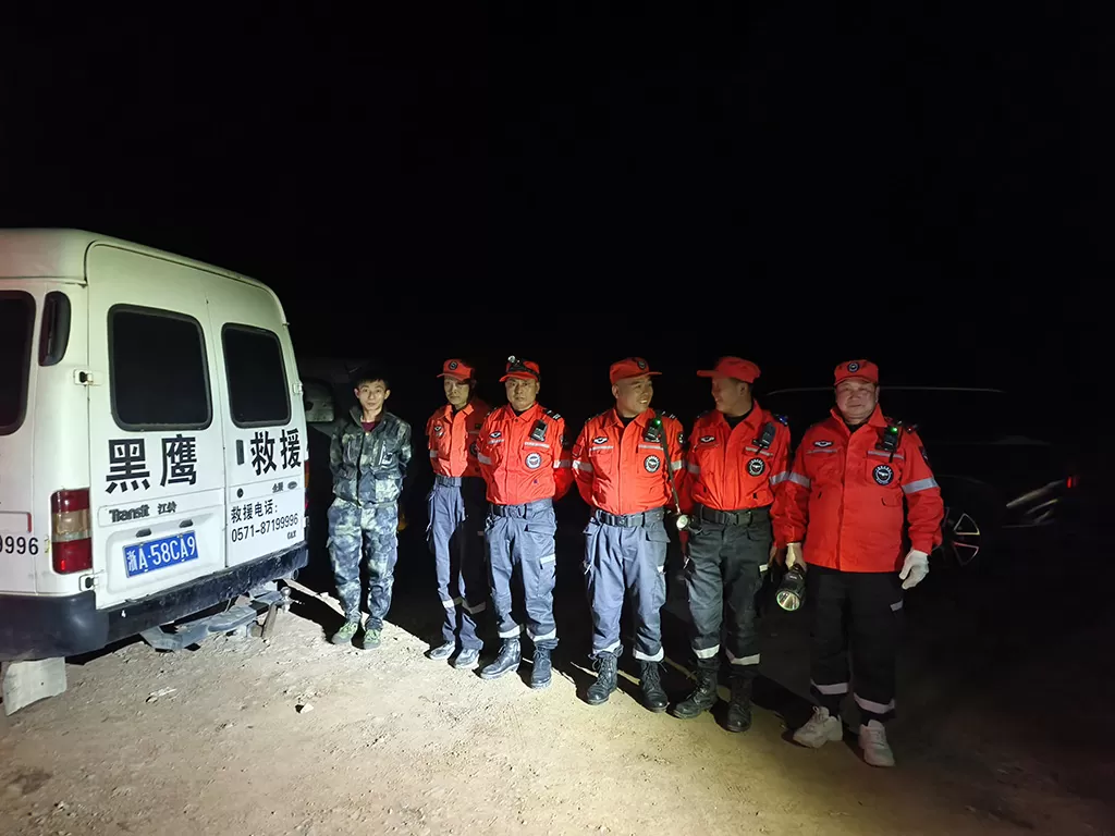 杭州市富阳区黑鹰应急救援服务中心鸡龙山搜救行动纪实
