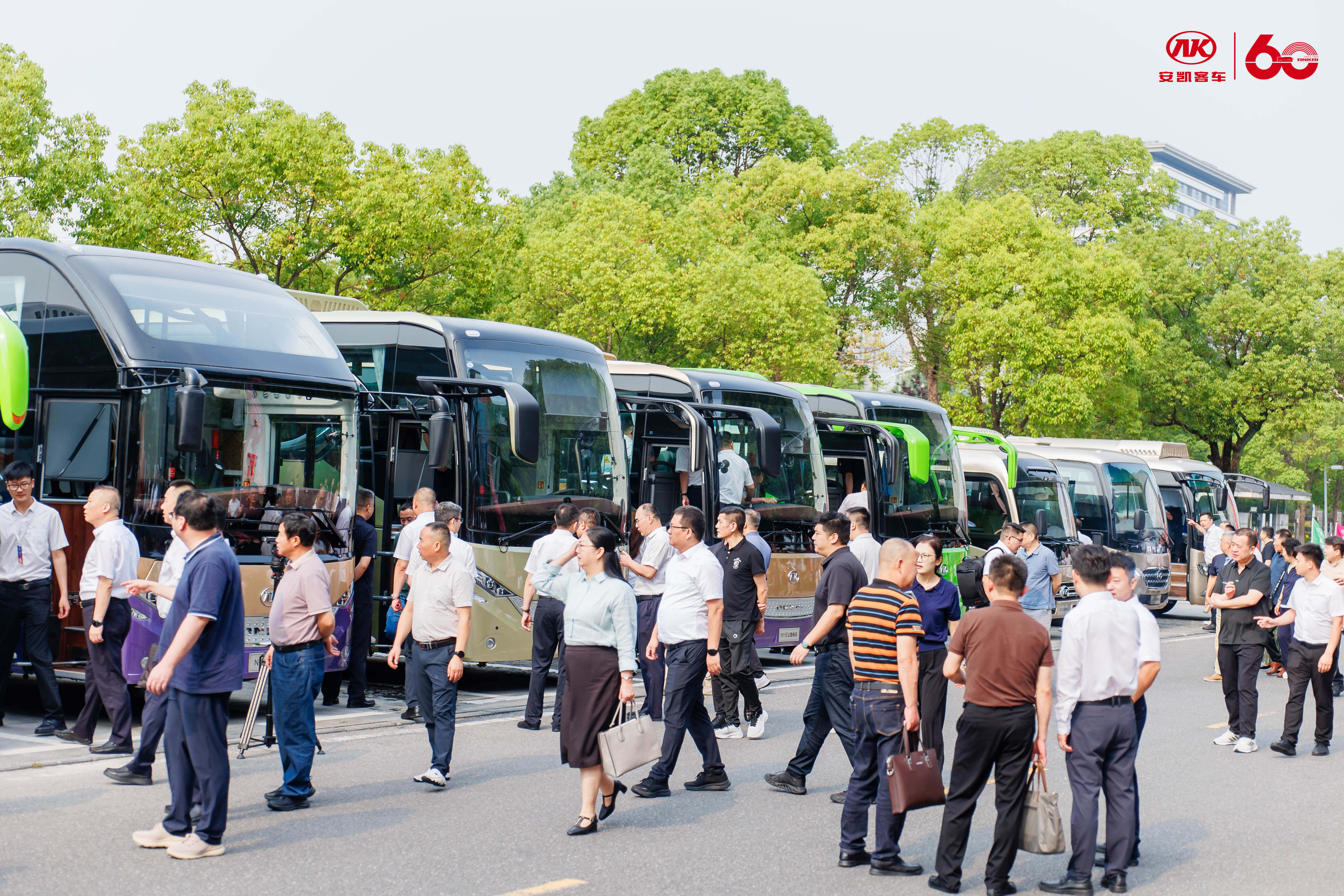 奋进六十载 创新赢未来丨安凯客车全场景系列新品重磅亮相 奋进六十载 创新赢未来丨安凯客车全场景系列新品重磅亮相